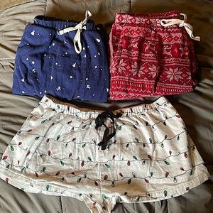 EUC Holiday print pj bottom lot 3 pairs🎄❄️🦌
